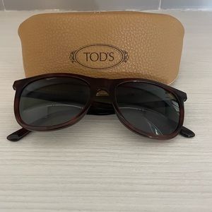 Todd’s tortoiseshell sunglasses